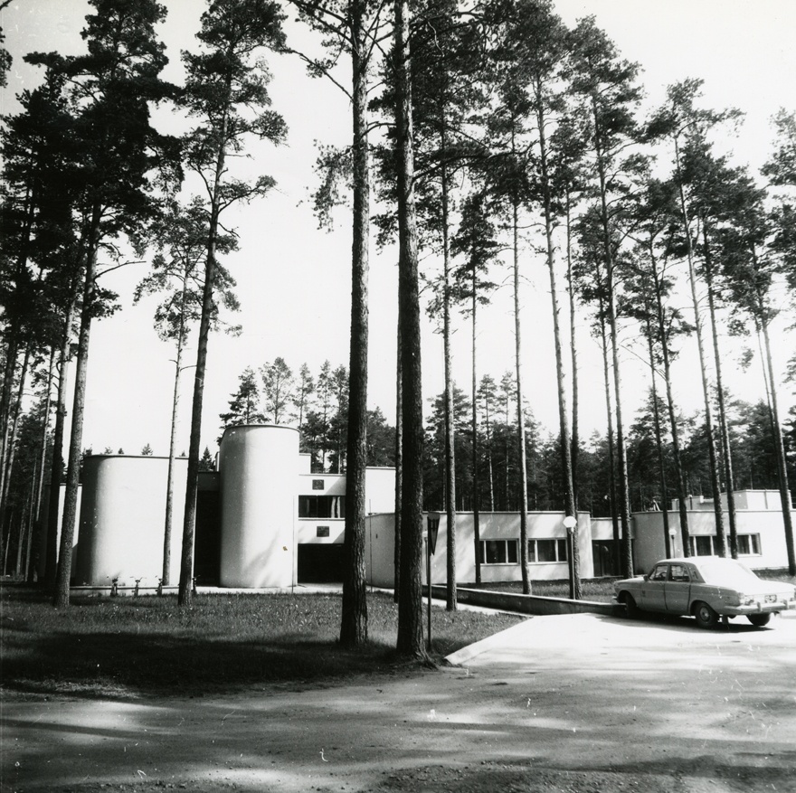 Loksa kolhoosi Vihasoo keskusehoone. Arhitekt Krista Karu