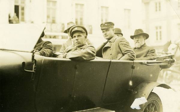 Balti riikide II konverents. Tartu, 29.09. - 9.10.1919. Leedu delegaat saabub autos. Foto Armin Lomp.