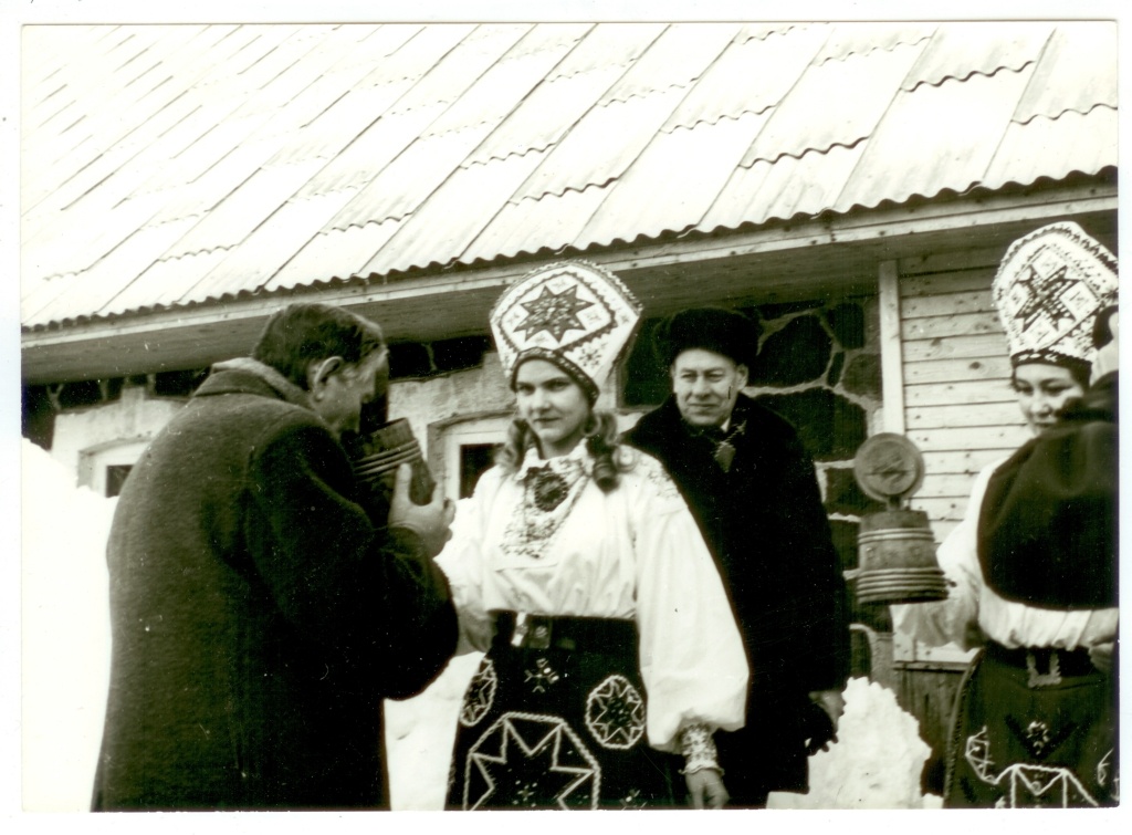 külalised Vanatoa õuel