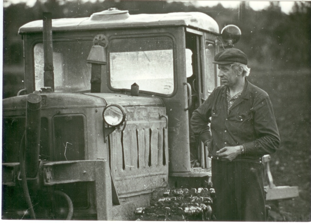 Traktorist A. Mölder.
