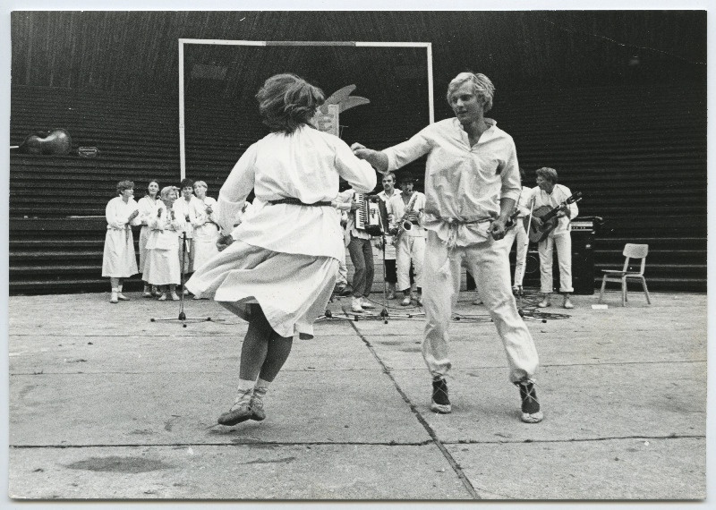 EÜE-82 rühmade kokkutulek Intsikurmus II. Käravete esinemas