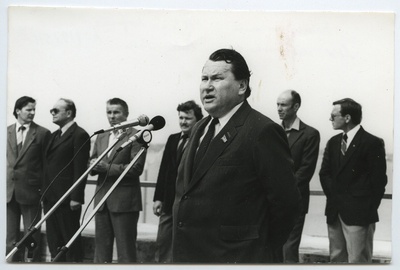 ENSV ehitusminister Peeter Palu kõnelemas EÜE-83 avamisel Maarjamäel  similar photo