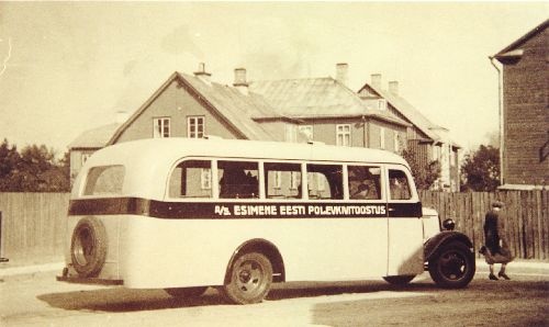 P. Teeääre autokerede- ja mööblitööstuses valmistatud autobuss Kesk-Luha ja Luha tänava nurgal