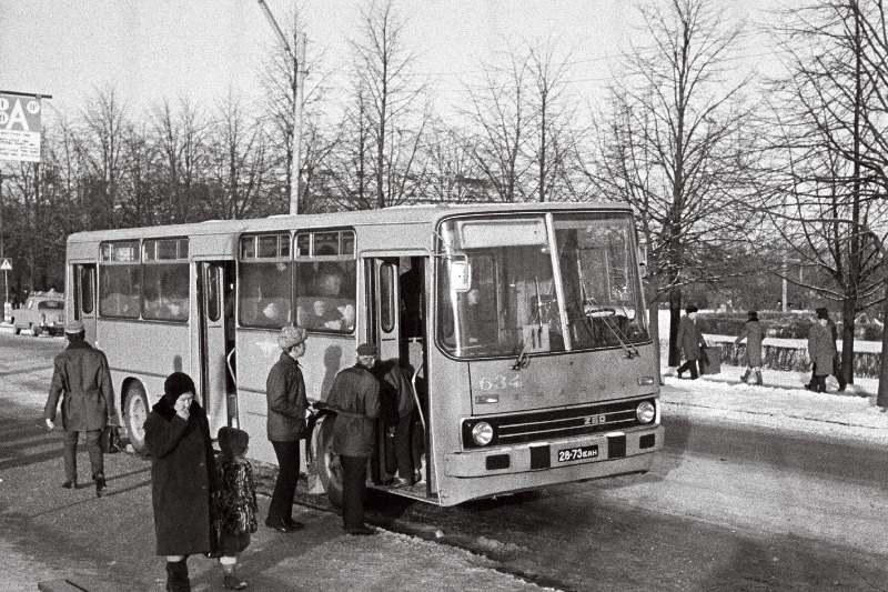 Linnaliiniautobuss "Ikarus 260" tartlasi teenindamas.