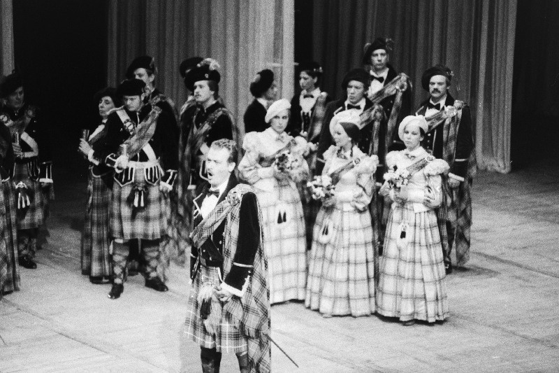 RAT "Estonia" külalisetendused Moskva Suures Teatris. Stseen G. Donizetti ooperist "Lucia di Lammermoor". Esiplaanil Väino Puura.