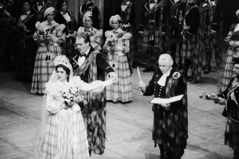 RAT "Estonia" külalisetendused Moskva Suures Teatris. Stseen G. Donizetti ooperist "Lucia di Lammermoor". Esiplaanil Margarita Voites ja Väino Puura.
