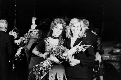 RAT "Estonia" külalisetendused Moskva Suures Teatris. Näitlejad pärast G. F. Händeli ooperi "Alcina" etendust laval. Vasakul Anu Kaal.  similar photo