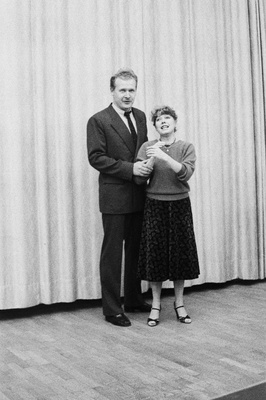 RAT "Estonia" solistide kontserdil Moskvas esinevad Sirje ja Väino Puura.  similar photo