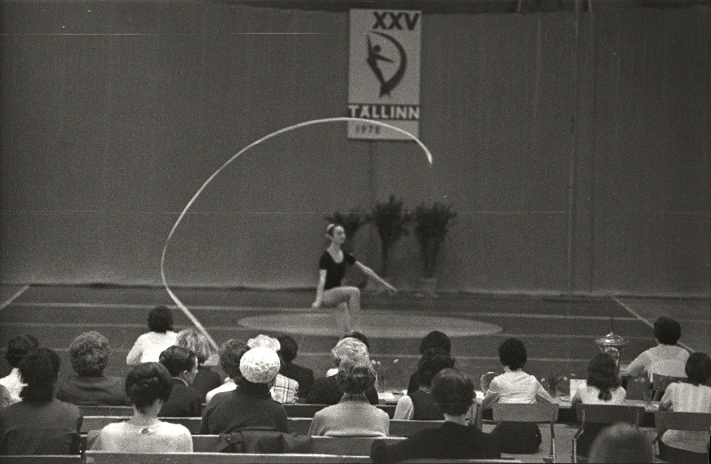 Üleliidulised võistlused kunstilises võimlemises Kalevi spordihallis.