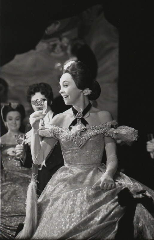 Anu Kaal Violetta osas G. Verdi ooperis "Traviata" RAT Estonias.