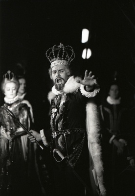Uno Kreen Philipp II osas G. Verdi ooperis "Don Carlos" RAT Estonias.  similar photo