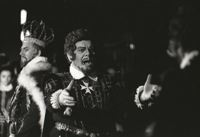 Stseen G. Verdi ooperist "Don Carlos" RAT Estonias. Hispaania kuningas Philipp II - Uno Kreen, Markii de Posa - Tiit Kuusik.  similar photo