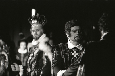 Stseen G. Verdi ooperist "Don Carlos" RAT Estonias. Hispaania kuningas Philipp II - Uno Kreen, Markii de Posa - Tiit Kuusik.  similar photo