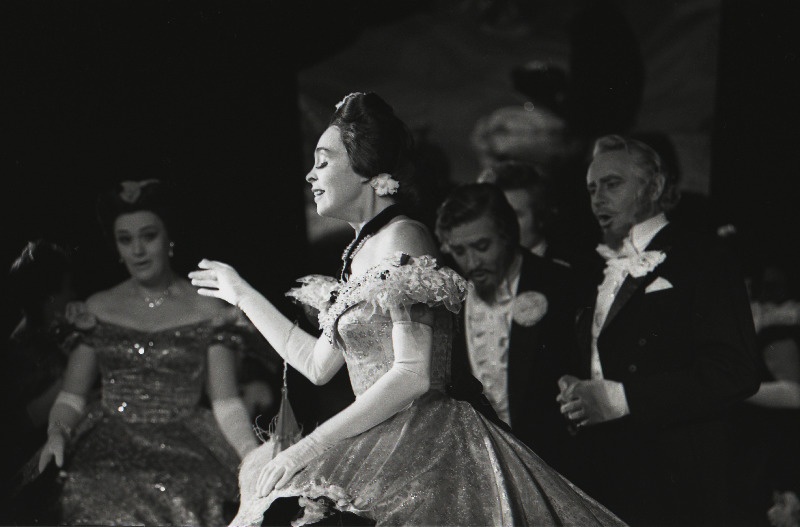 Anu Kaal Violetta osas G. Verdi ooperis "Traviata" RAT Estonias.