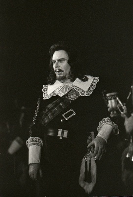 Stseen G. Donizetti ooperist "Lucia di Lammermoor" RAT Estonias. Enrico - Tiit Kuusik.  similar photo