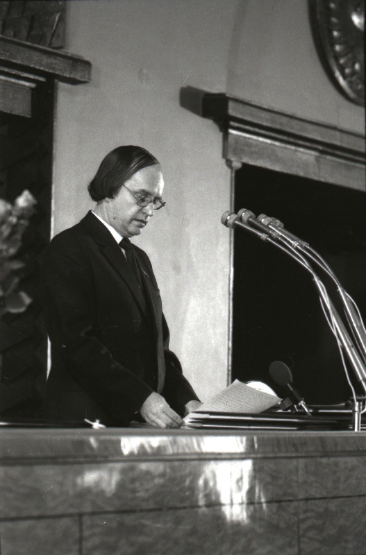 Eesti NSV Heliloojate Liidu XII kongressil esineb ettekandega liidu juhatuse esimees helilooja Jaan Rääts.