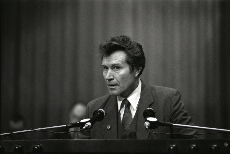 Eesti Teatriliidu asutamiskongressil kõneleb RAT Estonia solist Voldemar Kuslap.