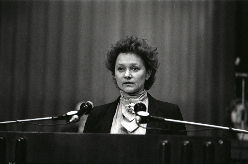 Eesti Teatriliidu asutamiskongressil kõneleb balletipedagoog Tiiu Randviir.