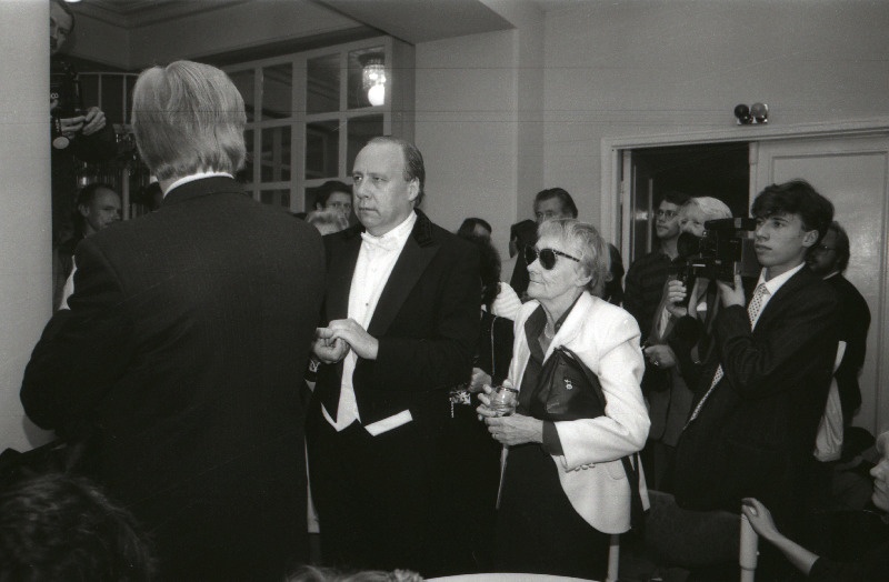 Dirigent Neeme Järvi ja Rootsi lastekirjanik Astrid Lindgren pärast Göteborgi Sümfoonikute kontserti Estonia kontserdisaalis.
