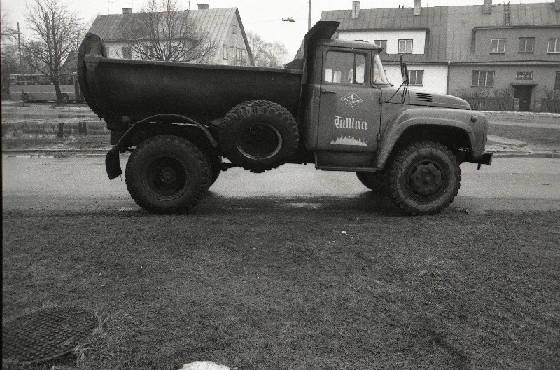 Kallurauto külgvaates.
