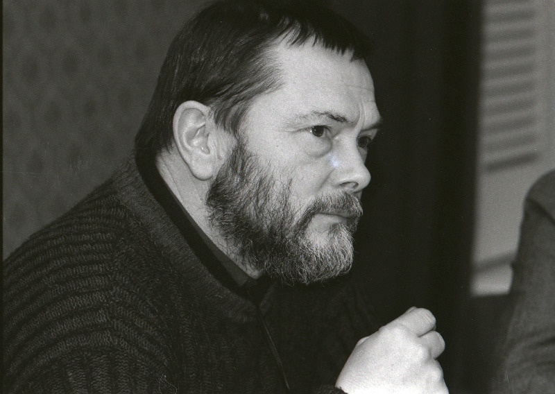 Filmilavastaja ja -operaator Rein Maran loodusfilmitegijate nõupidamisel Kinomajas.