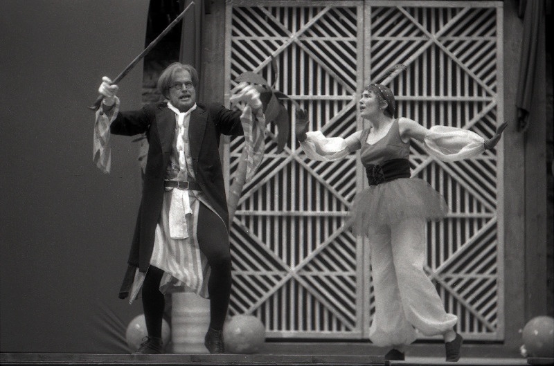 Tallinna Riikliku Konservatooriumi lavakunstikateedri XVII lennu etendus Carlo Gozzi "Kuninglik armujaht" Nukuteatri õues.