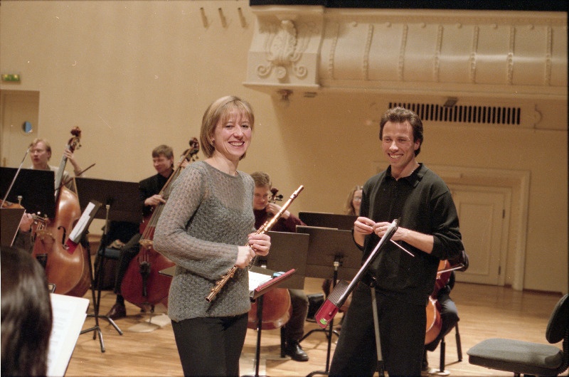 Flöödimängija Maarika Järvi ja dirigent Kristjan Järvi Estonia kontserdisaalis orkestriproovis.