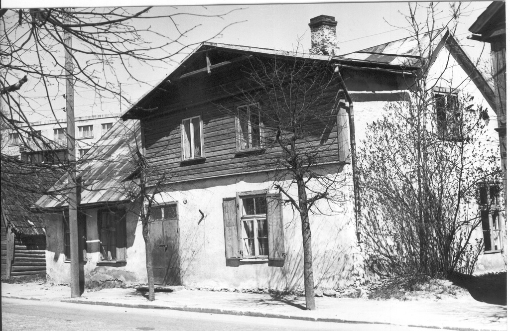 Foto.  Võru,mansardkorrusega elamu Kreutzwaldi tänav 53, lammutatud 1980.aastatel