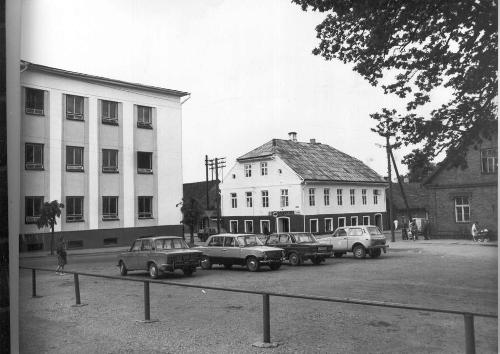 Foto. Võru, vaade Lenini ja Koidula tn. ristmikule idast 1984.a.