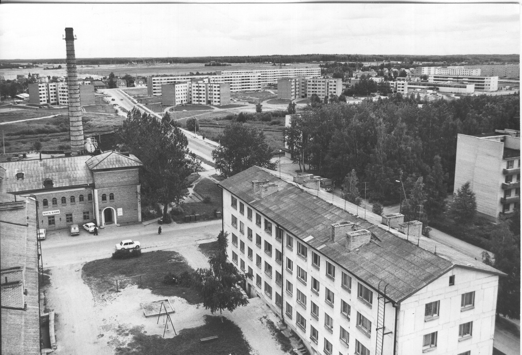 Foto.   Võru, Vaade veetornelamu katuselt itta 1984.a.