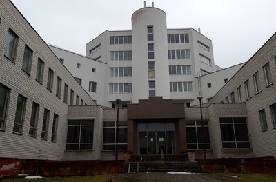 Harju rajooni keskhaigla, vaade sissepääsule. Arhitektid Hansi Aru, Kalju Luts rephoto
