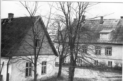 Foto.  Võru, endise Tütarlaste Gümnaasiumi hoone Koidula tn. hoovivaade 1984.a.  similar photo