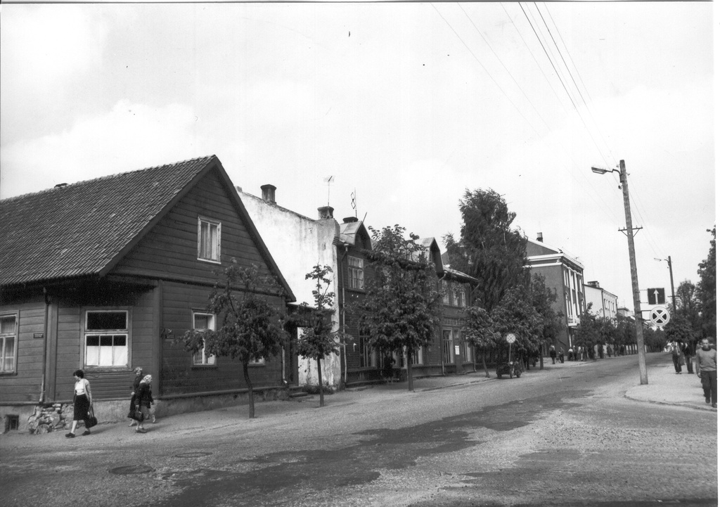 Foto.   Võru,  Lenini ja Pioneeride tn. ristmik 1984.a.