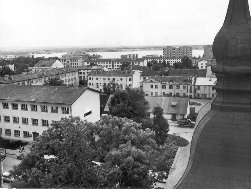 Foto.   Võru, vaade EAÕK tornist edelasse 1984.a.