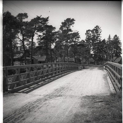 Vainupea, sild ja hooned  similar photo