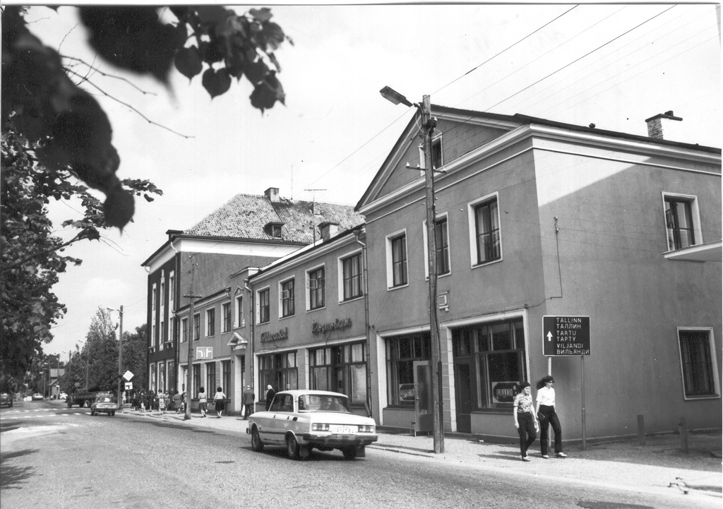 Foto.  Võru . Lenini tänav Tartu ja Pioneeride tn. vahel. 1984.a.