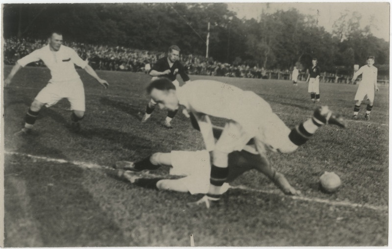 Eesti ja Läti rahvuskoondiste vaheline jalgpallimatš, hetk Läti värava all