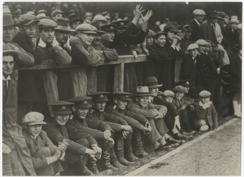 Pealtvaatajad Eesti ja Läti rahvuskoondiste vahelisel jalgpallimatšil