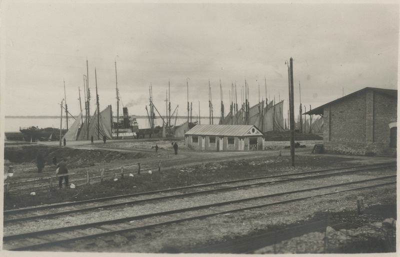 Paldiski raudtee rööpad ja sadam