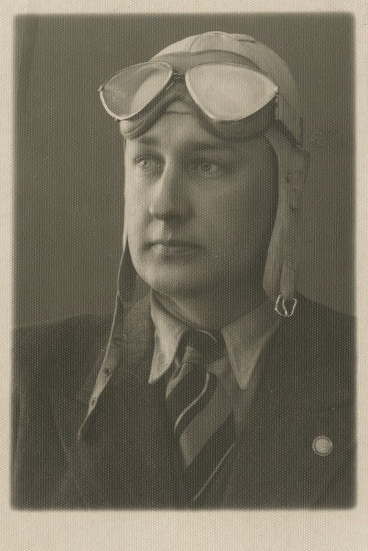 Gerhard Buschmann, (1910–1981), Saksa sõjaväelane, eestlastest koosneva lennuväeüksuse Sonderstaffel Buschmann ülem, portreefoto