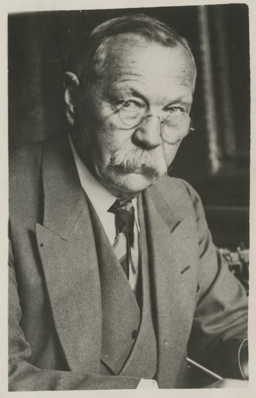 Arthur Conan Doyle,  inglise kirjanik, portreefoto