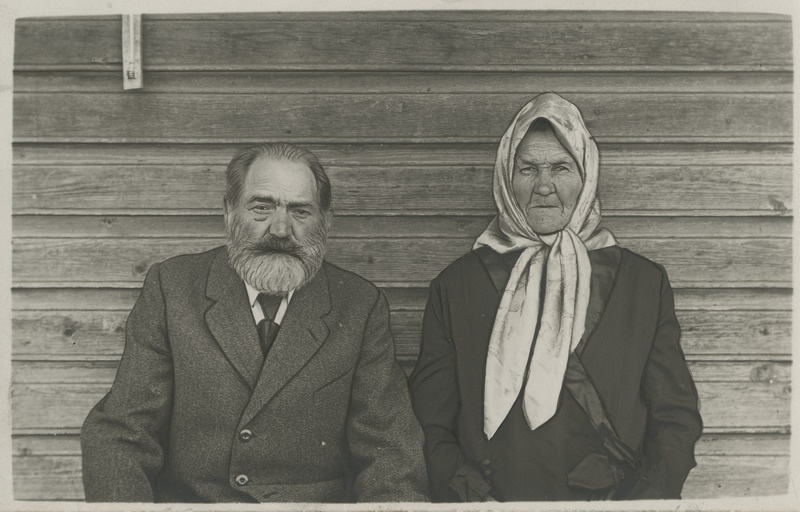 Johann Hansschmidt, endine Reiu valla kooliõpetaja ja taluomanik koos abikaasa Evaga (sünd Teinburg)