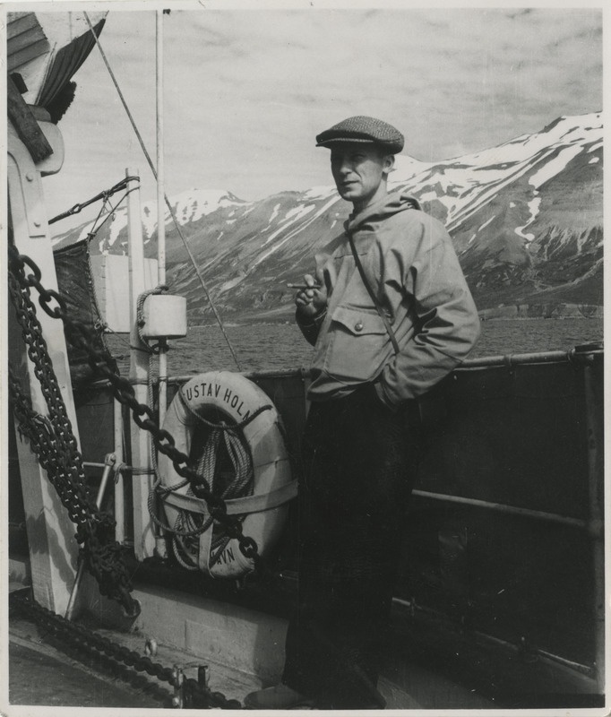 T.Henrichson, maadeuurija, "Gustav Holmi" teel Gröönimaa lumeväljadele