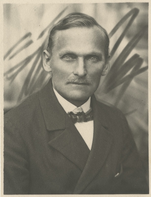 A. Hirsch, portreefoto