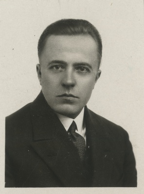 Hermann Illisson, Postimehe alaline kirjasaatja Valgas, portreefoto  duplicate photo