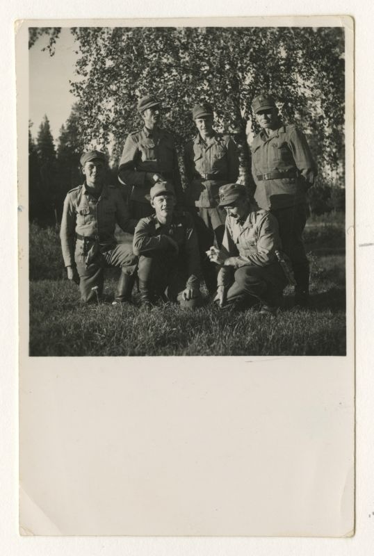 Grupipilt- 6 meest. Soomepoisid Jalgala laagris 1943.a.