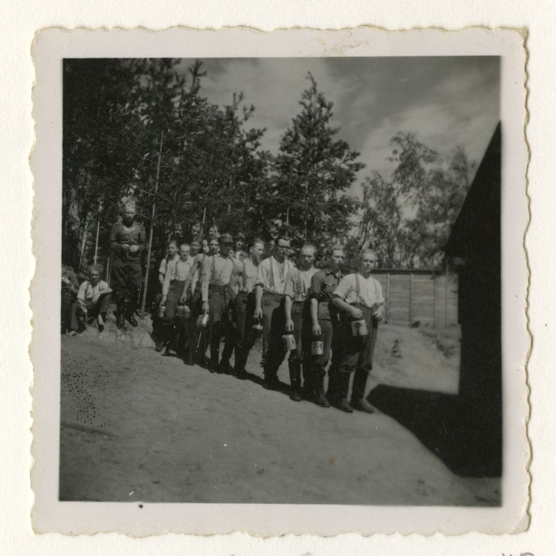 Soomepoisid Jalgala laagris 1943.a. Supisaba