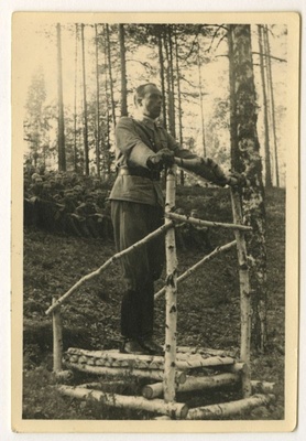 Major Gipenberg Võidupüha lõkkekõnel Jalgala laagris 1943.a  duplicate photo