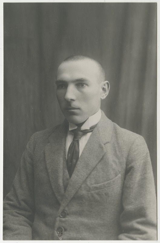 Vassily Fefimi Kalle, seltskonnategelane, ( Petseris), portreefoto