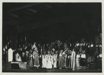 Alfred Kalninsch, Läti helilooja, (organist-orelikunstnik), koorijuht, grupipilt "Banuta" Läti originaalooper Alfred Kalninschilt, ettekandel  Läti
natsionaalooperis, Riias  duplicate photo